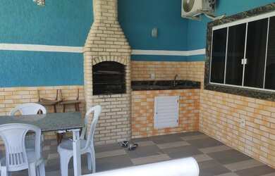 Imagem: A casa possui 1 Dormitório, Acomodam 5 pessoas, 3 Vagas na