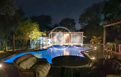 Imagem: A casa em condomínio possui 4 Dormitórios, 3 Banheiros, 5