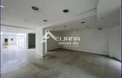 Imagem: O depósito possui 2 Vagas na garagem, 297m² de Área e está