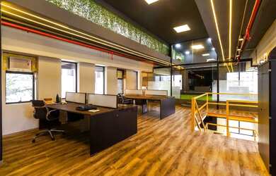 Imagem: O depósito possui 4 Vagas na garagem, 160m² de Área e está