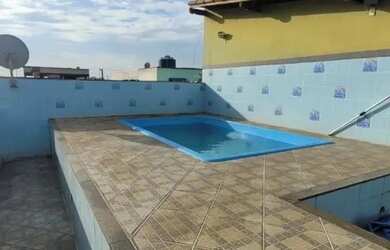 Imagem: A casa possui 3 Dormitórios, 3 Banheiros, 2 Vagas na garagem