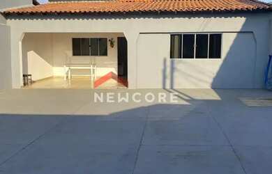 Imagem: A casa possui 3 Dormitórios, 3 Banheiros, 3 Vagas na garagem