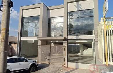 Imagem: O depósito possui 3 Vagas na garagem, 350m² de Área e está