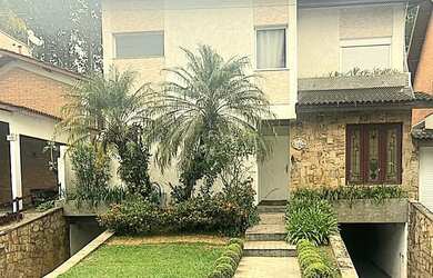 Imagem: A casa em condomínio possui 4 Dormitórios, 5 Banheiros, 5