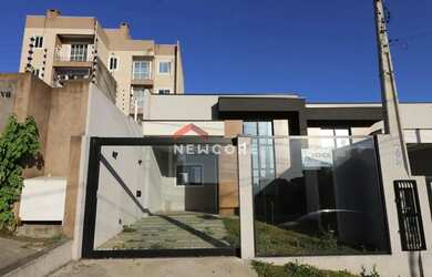 Imagem: A casa possui 3 Dormitórios, 3 Banheiros, 1 Vaga na garagem