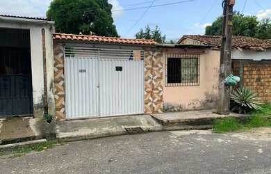 Imagem: A casa possui 3 Dormitórios, 2 Banheiros, 2 Vagas na garagem