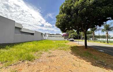 Imagem: O terreno à venda possui 342m² de Área e está localizado