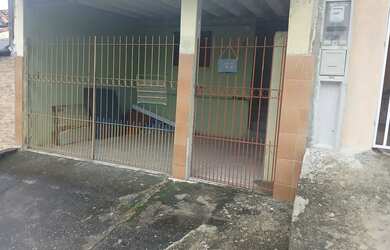 Imagem: A casa possui 2 Dormitórios, 1 Banheiro, 1 Vaga na garagem