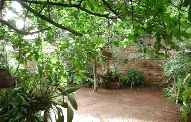 Imagem: A casa possui 3 Dormitórios, 2 Banheiros, 3 Vagas na garagem