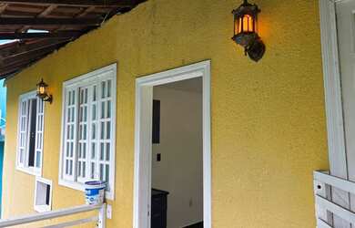 Imagem: A casa possui 2 Dormitórios, 2 Banheiros, 1 Vaga na garagem