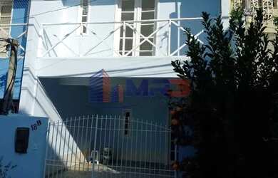 Imagem: A casa possui 3 Dormitórios, 4 Banheiros, 1 Vaga na garagem