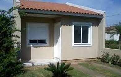 Imagem: A casa possui 2 Dormitórios, 1 Banheiro, 1 Vaga na garagem