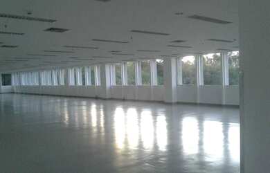 Imagem: O depósito possui 5 Vagas na garagem, 5.000m² de Área e