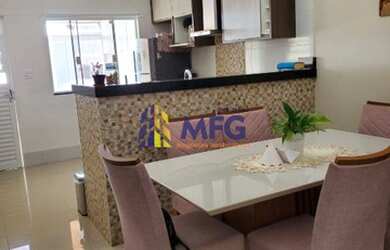 Imagem: A casa possui 3 Dormitórios, 4 Banheiros, 2 Vagas na garagem