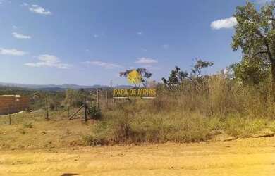 Imagem: O terreno e possui Dormitórios, Suítes, Banheiros, 1458-0m²