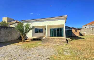 Imagem: A casa em condomínio possui 3 Dormitórios, 1 Banheiro, 5 Vagas