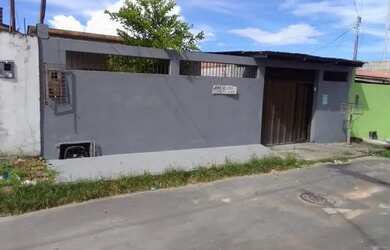 Imagem: A casa possui 4 Dormitórios, 3 Banheiros, 3 Vagas na garagem