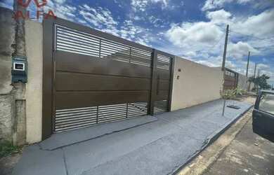 Imagem: A casa possui 2 Dormitórios, 1 Banheiro, 1 Vaga na garagem