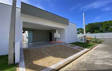 Imagem: A casa em condomínio possui 3 Dormitórios, 3 Banheiros, 4