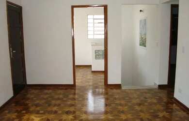 Imagem: A casa possui 2 Dormitórios, 2 Banheiros, 3 Vagas na garagem