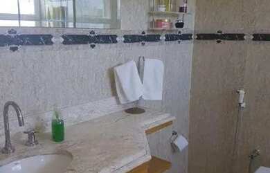 Imagem 14: Casa de condomínio para venda possui 700 metros quadrados com 5 quartos