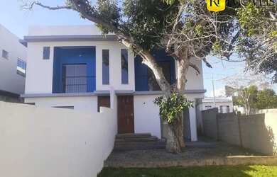 Imagem: A casa possui 3 Dormitórios, 3 Banheiros, 1 Vaga na garagem