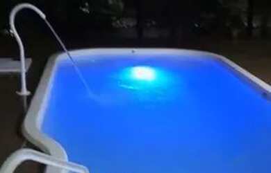 Imagem: A casa possui 3 Dormitórios e 3 Vagas na garagem e está localizado