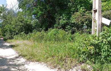 Imagem: O terreno possui 200m² de Área e está localizado em Salvação