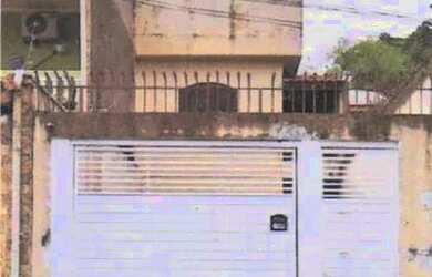 Imagem: A casa possui 4 Dormitórios, 1 Banheiro, 4 Vagas na garagem