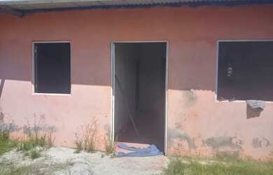 Imagem: A casa à venda possui 2 Dormitórios, 1 Banheiro e 1 Vaga na