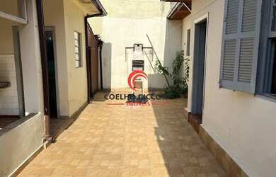 Imagem: A casa possui 2 Dormitórios, 2 Banheiros, 2 Vagas na garagem