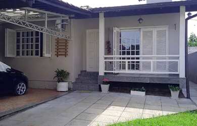 Imagem: A casa possui 3 Dormitórios, 3 Banheiros, 3 Vagas na garagem