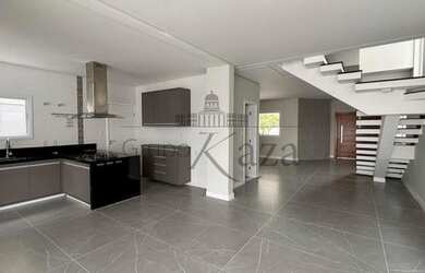 Imagem: A casa em condomínio possui 4 Dormitórios, 5 Banheiros, 2