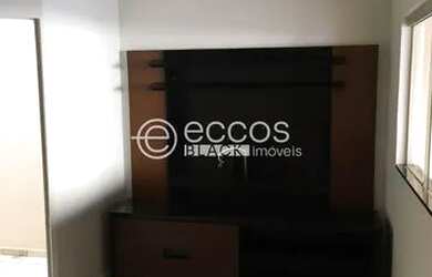 Imagem: A casa possui 3 Dormitórios, 3 Banheiros, 2 Vagas na garagem