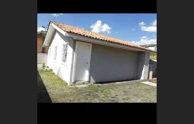 Imagem: A casa possui 3 Dormitórios, 2 Banheiros, 1 Vaga na garagem