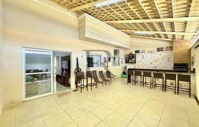 Imagem: A casa possui 3 Dormitórios, 2 Banheiros, 2 Vagas na garagem