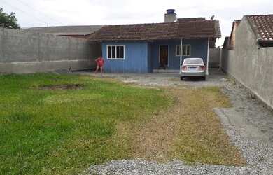 Imagem: A casa possui 2 Dormitórios, 1 Banheiro, 1 Vaga na garagem