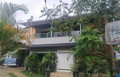 Imagem: A casa possui 3 Dormitórios, 5 Banheiros, 3 Vagas na garagem