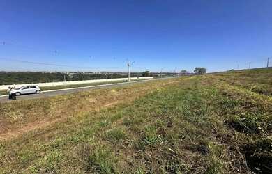 Imagem: O terreno possui 250m² de Área e está localizado em Senador