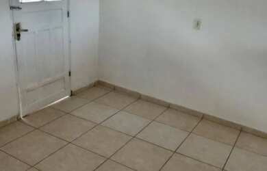 Imagem: A casa possui 2 Dormitórios e 1 Banheiro e está localizado