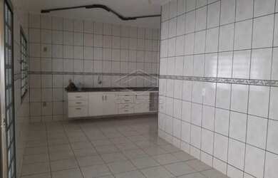 Imagem 12: Casa Residência em Jaú. Área de serviço, 350m² de Área, 4 Vagas...