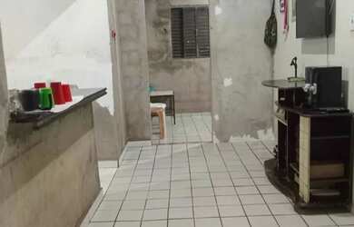 Imagem: A casa possui 2 Dormitórios, 1 Banheiro e está localizado