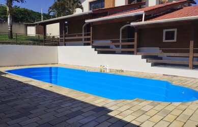 Imagem: A casa possui 3 Dormitórios, 4 Banheiros, 5 Vagas na garagem