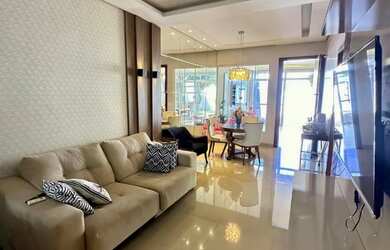 Imagem: A casa possui 3 Dormitórios, 3 Banheiros, 4 Vagas na garagem