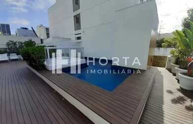 Imagem: O apartamento na cobertura possui 4 Dormitórios, 5 Banheiros