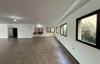 Imagem: O depósito possui 5 Vagas na garagem, 541m² de Área e está