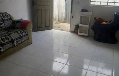 Imagem: A casa possui 2 Dormitórios, 1 Banheiro e está localizado