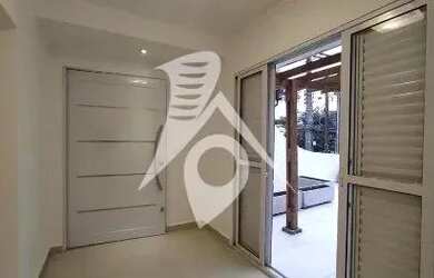 Imagem: A casa possui 3 Dormitórios, 3 Banheiros, 2 Vagas na garagem