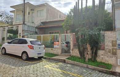 Imagem: A casa em condomínio possui 3 Dormitórios, 2 Banheiros e 100m²