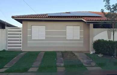 Imagem: A casa em condomínio possui 4 Dormitórios, 1 Banheiro, 2 Vagas